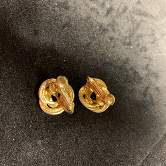 Vintage 1950 Stamped “Goldette” screw back earings - Picture 3 of 6